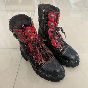 L'Artiste Lace-Up Lug Sole Genuine Leather Boots